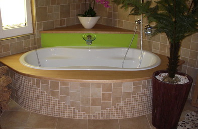 Badewanne mit Abdeckung