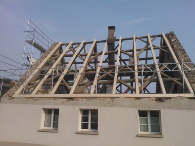 Neue Sparren im Bau